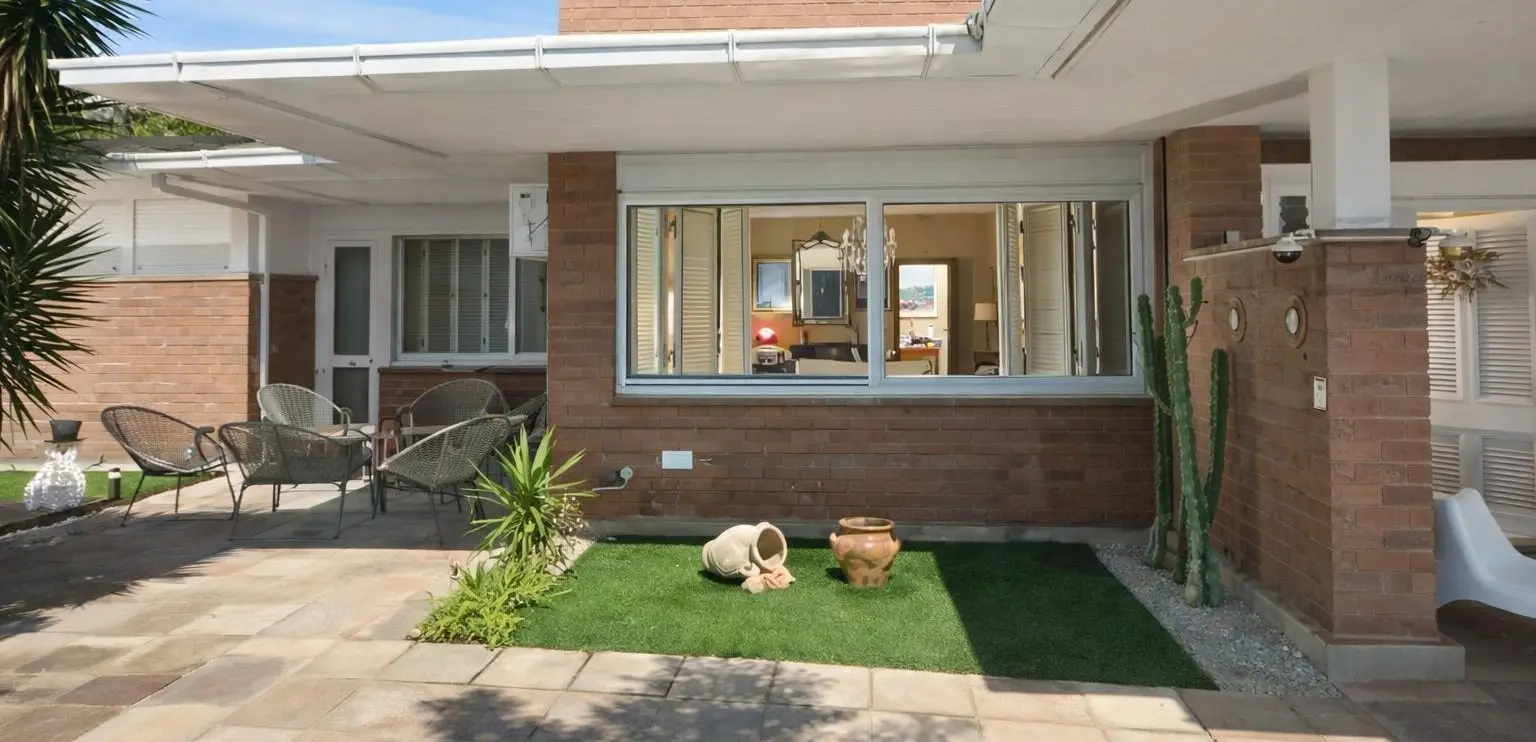 Villa Brando patio and façade