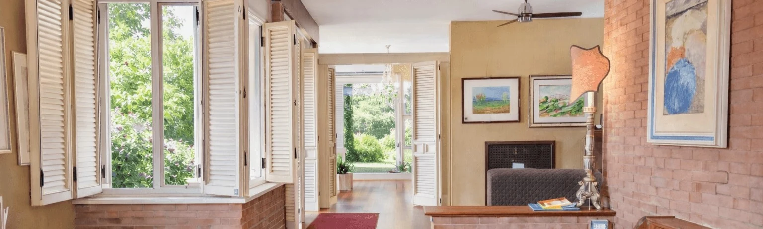 Hallway with open louvred doors and a view of the garden
